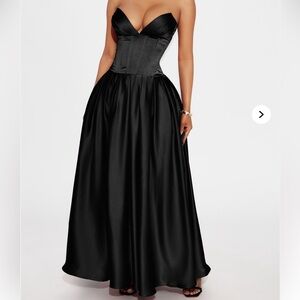 Size M Fashion Nova Strapless Black Gown